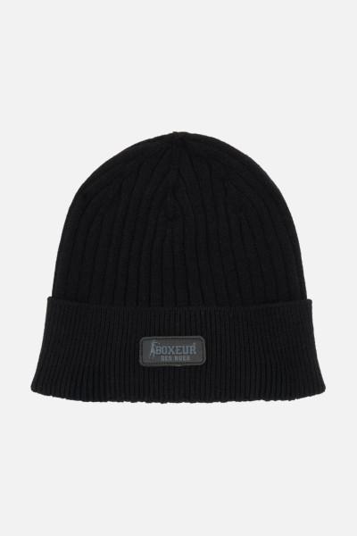 Cappelino Nero Con Maglia A Coste E Placchetta Logata